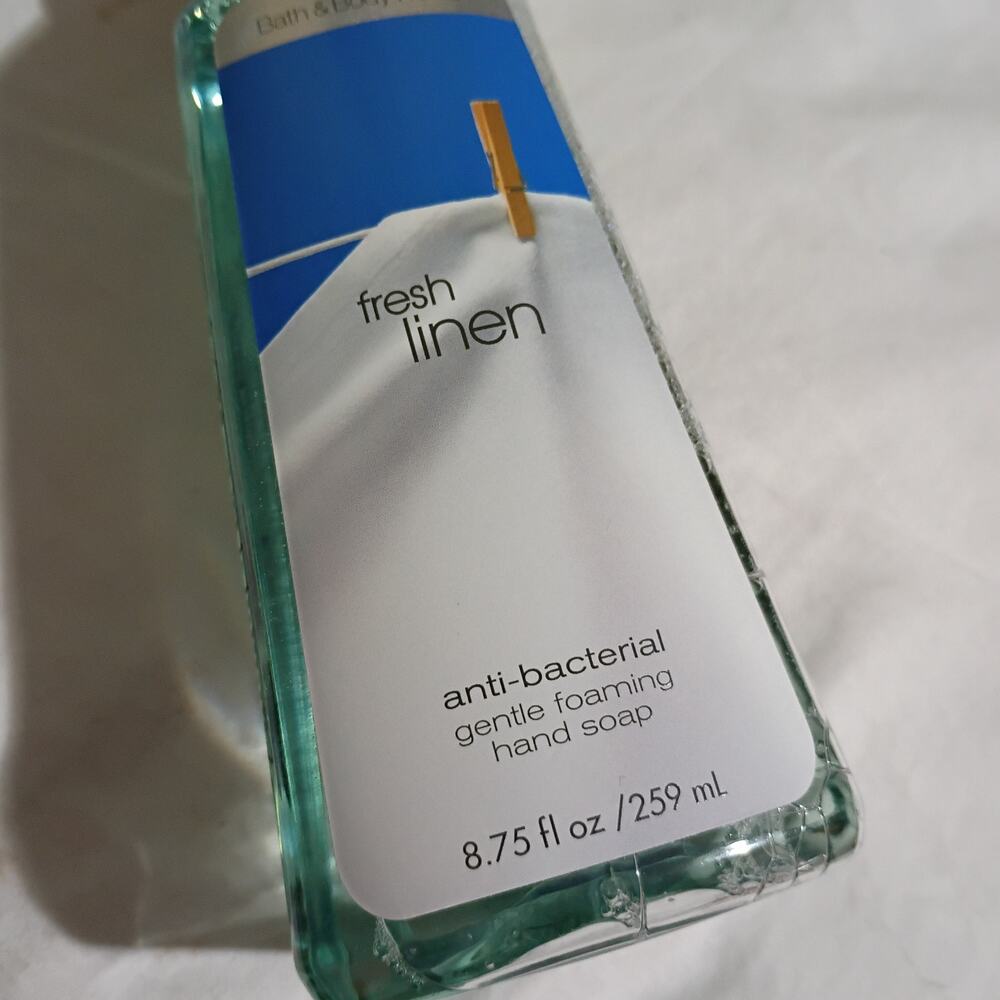 Bath & Body Works Fresh Linen Anti-Bacterial Gentle Foaming Hand Soap 8.75 fl oz